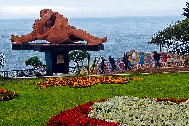 "El Beso" by Victor Delfin / Miraflores, Lima, El Parque del Amor